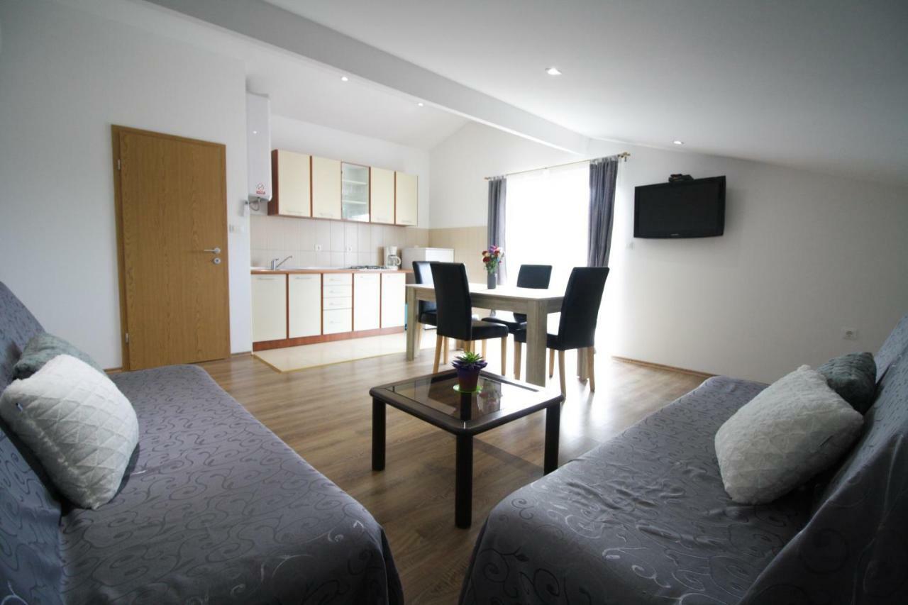 Sebi Apartment 300 M From Beach ロヴィニ エクステリア 写真