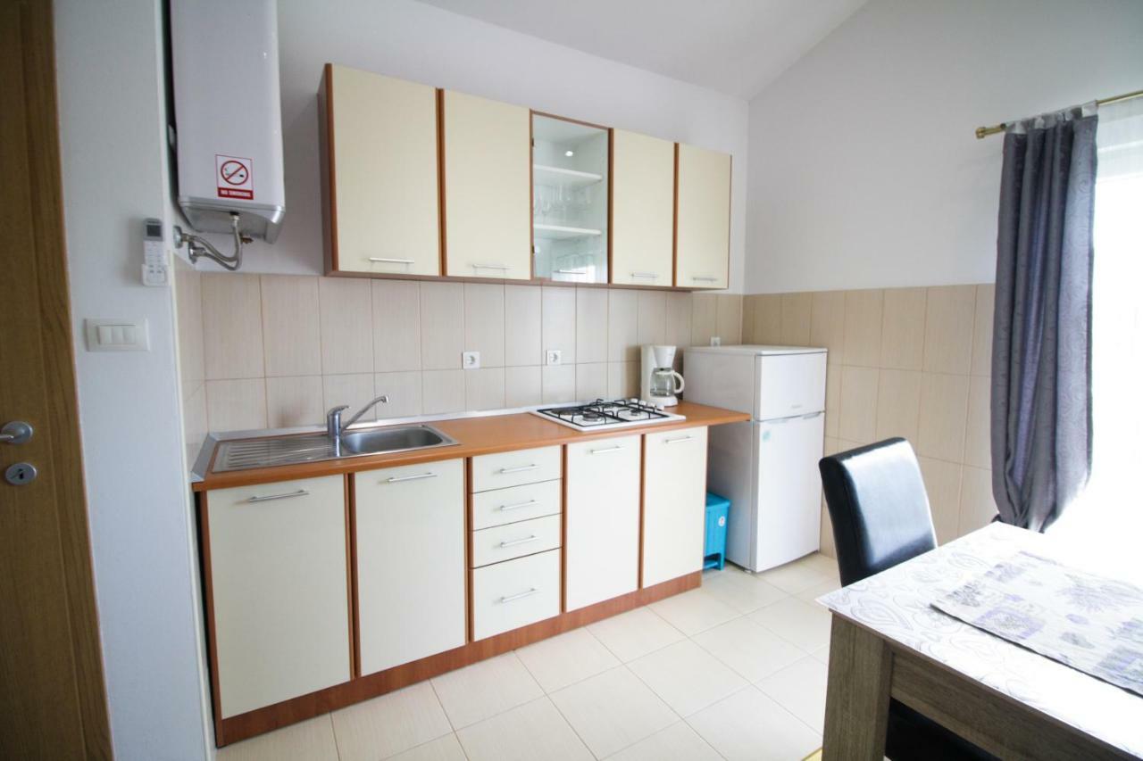 Sebi Apartment 300 M From Beach ロヴィニ エクステリア 写真