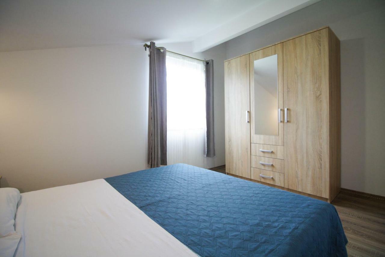 Sebi Apartment 300 M From Beach ロヴィニ エクステリア 写真